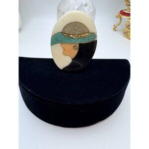 Estate Mauve Cream Tan & Green Art Deco Woman Head Plastic Oval Pin Brooch 2.1/4